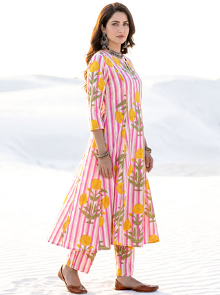 Aina Jigyasa Set Of Kali Kurta Pants & Dupatta