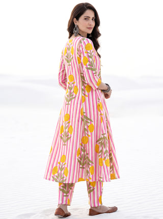 Aina Jigyasa Set Of Kali Kurta Pants & Dupatta