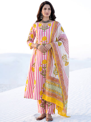 Aina Jigyasa Set Of Kali Kurta Pants & Dupatta