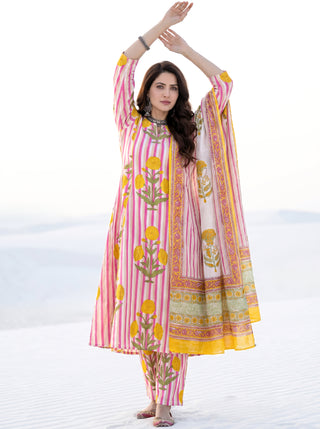 Aina Jigyasa Set Of Kali Kurta Pants & Dupatta