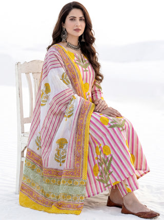 Aina Jigyasa Set Of Kali Kurta Pants & Dupatta
