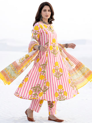 Aina Jigyasa Set Of Kali Kurta Pants & Dupatta