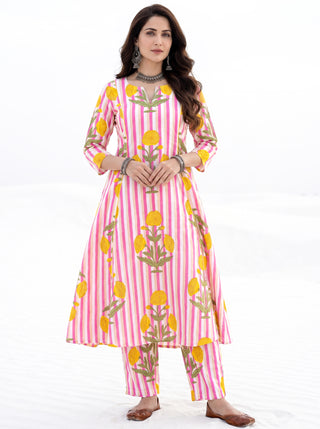 Aina Jigyasa Set Of Kali Kurta Pants & Dupatta