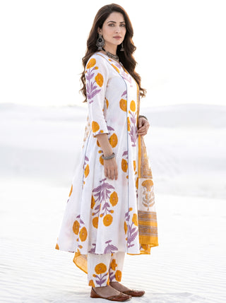 Aina Vidushi Set Of Kali Kurta Pants & Dupatta