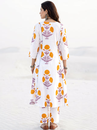 Aina Vidushi Set Of Kali Kurta Pants & Dupatta