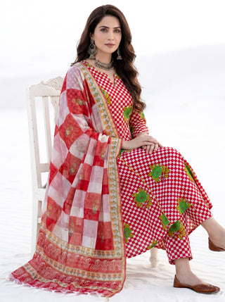 Aina Dastoor Set Of Kali Kurta Pants & Dupatta