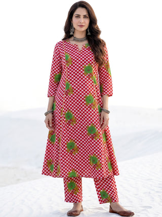 Aina Dastoor Kali Kurta