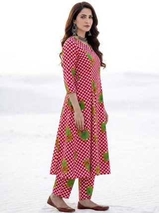 Aina Dastoor Kali Kurta