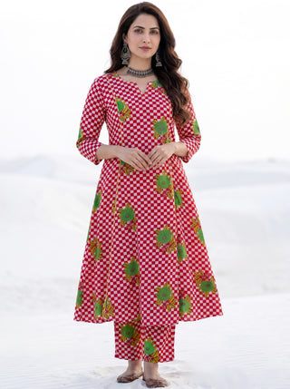 Aina Dastoor Kali Kurta