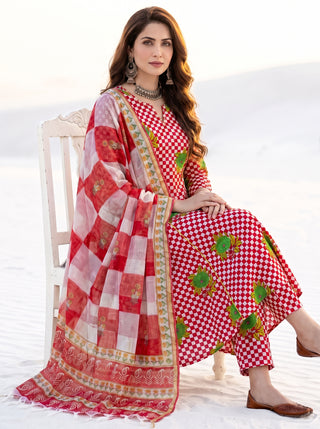 Aina Dastoor Set Of Kali Kurta Pants & Dupatta
