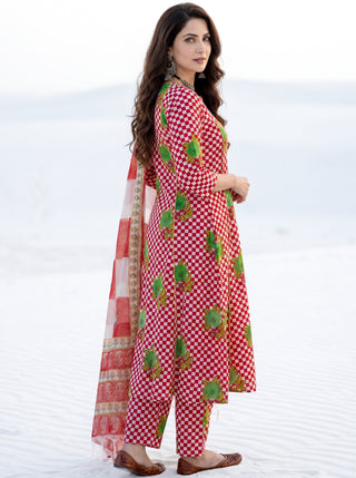 Aina Dastoor Set Of Kali Kurta Pants & Dupatta