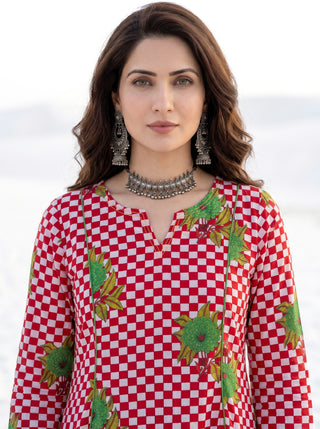 Aina Dastoor Kali Kurta