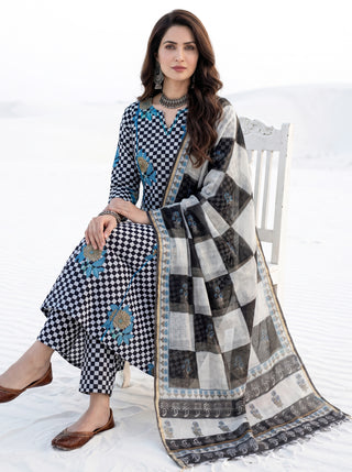 Aina Vajood Set Of Kali Kurta Pants & Dupatta