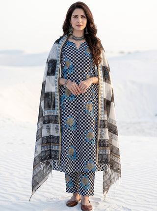 Aina Vajood Set Of Kali Kurta Pants & Dupatta