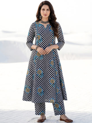 Aina Vajood Set Of Kali Kurta Pants & Dupatta