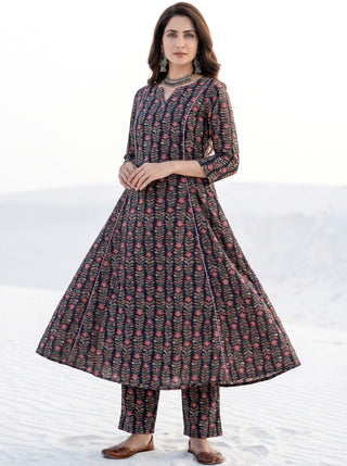 Aina Jahaan Kali Kurta