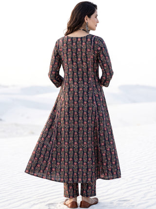 Aina Jahaan Set Of Kali Kurta Pants & Dupatta
