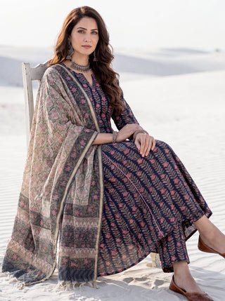 Aina Jahaan Set Of Kali Kurta Pants & Dupatta