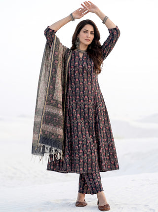 Aina Jahaan Set Of Kali Kurta Pants & Dupatta