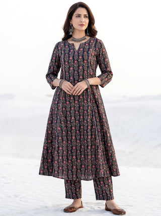 Aina Jahaan Set Of Kali Kurta Pants & Dupatta