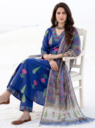 Aina Asar Set Of Kali Kurta Pants & Dupatta