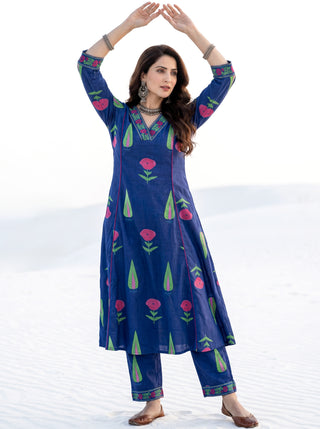 Aina Asar Set Of Kali Kurta Pants & Dupatta