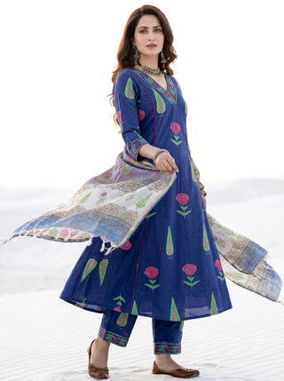 Aina Asar Set Of Kali Kurta Pants & Dupatta