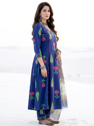 Aina Asar Set Of Kali Kurta Pants & Dupatta