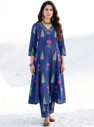 Aina Asar Set Of Kali Kurta Pants & Dupatta