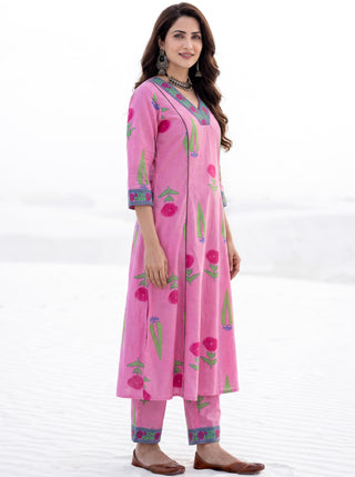 Aina Shahar Kali Kurta