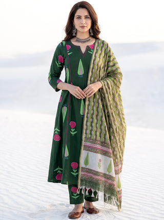Aina Rubaab Set Of Kali Kurta Pants & Dupatta