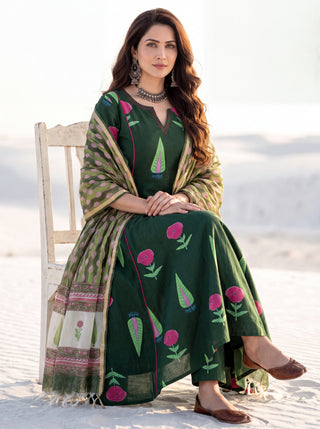 Aina Rubaab Set Of Kali Kurta Pants & Dupatta