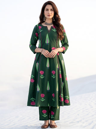 Aina Rubaab Kali Kurta