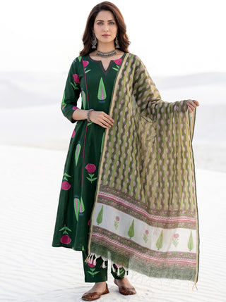 Aina Rubaab Set Of Kali Kurta Pants & Dupatta