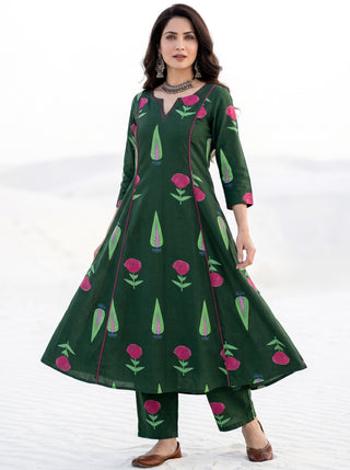 Aina Rubaab Set Of Kali Kurta Pants & Dupatta