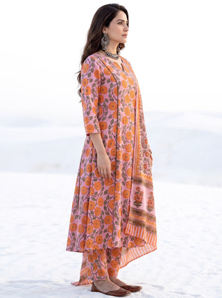 Aina Surai Set Of Kali Kurta Pants & Dupatta