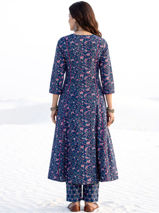 Aina Araz Set Of Kali Kurta Pants & Dupatta