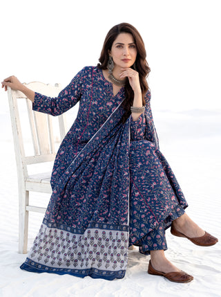 Aina Araz Set Of Kali Kurta Pants & Dupatta