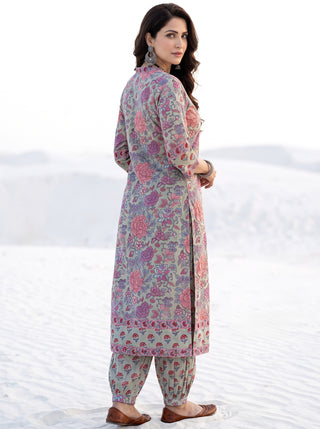 Aina Niyati Kali Kurta