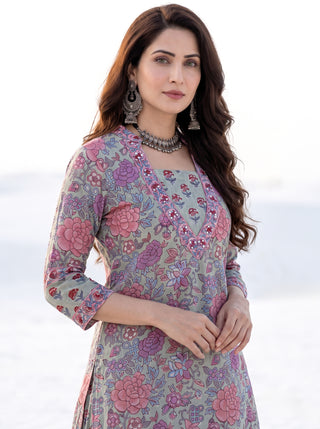 Aina Niyati Kali Kurta