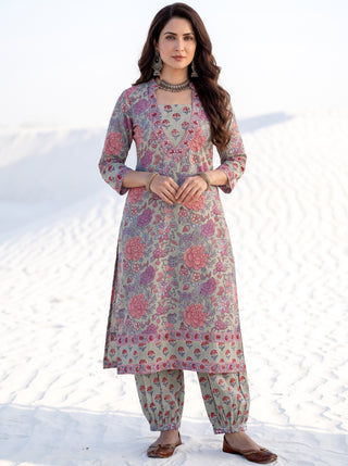 Aina Niyati Kali Kurta