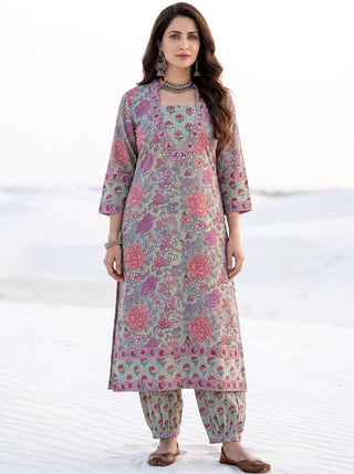 Aina Niyati Kali Kurta