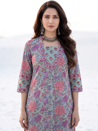 Aina Niyati Kali Kurta