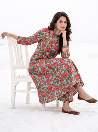 Aina Sayani Kali Kurta
