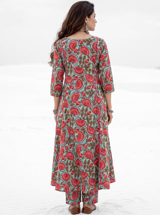 Aina Sayani Kali Kurta
