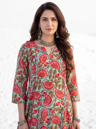Aina Sayani Kali Kurta