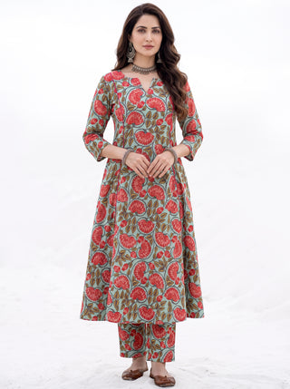 Aina Sayani Kali Kurta
