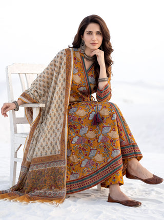 Aina Vasani Set Of Angrakha Kurta Pants & Dupatta