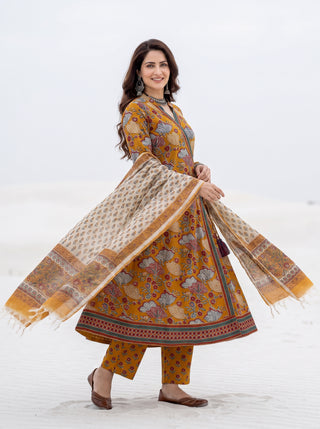 Aina Vasani Set Of Angrakha Kurta Pants & Dupatta