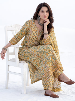 Aina Aparna Set Of  Kurta Salwar Pants & Dupatta